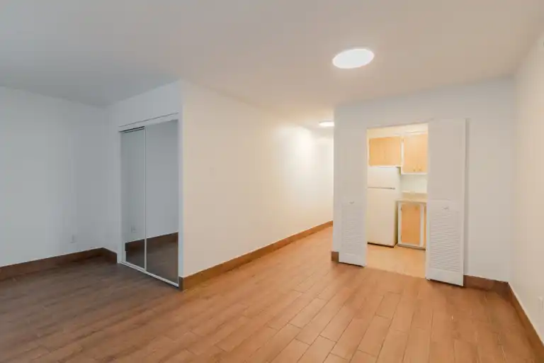 2285 Saint-Mathieu Street