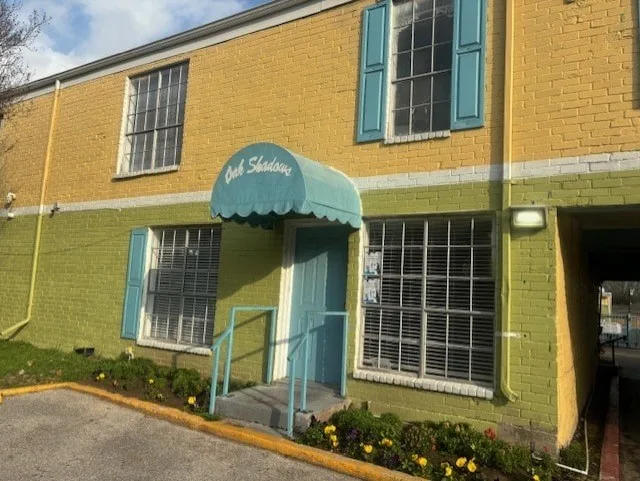 Oak Shadows Apartments