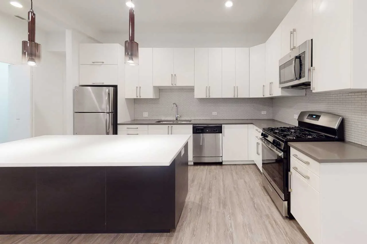 5487-5491 S. Hyde Park Boulevard