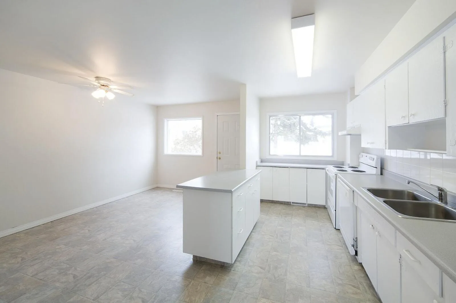 Townhomes in Capilano For Rent!