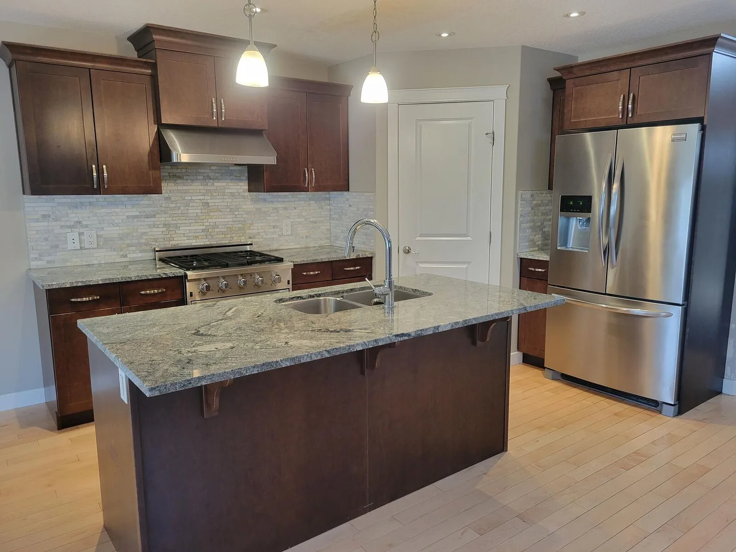 Executive Rental - Near NAIT, LRT, Royal Alex, Kingsway (Available November 1st)