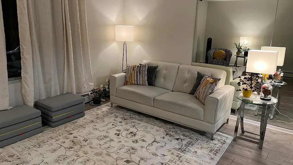 Bright & Spacious 1-Bedroom Apartment in Prime 17th Ave SW Location