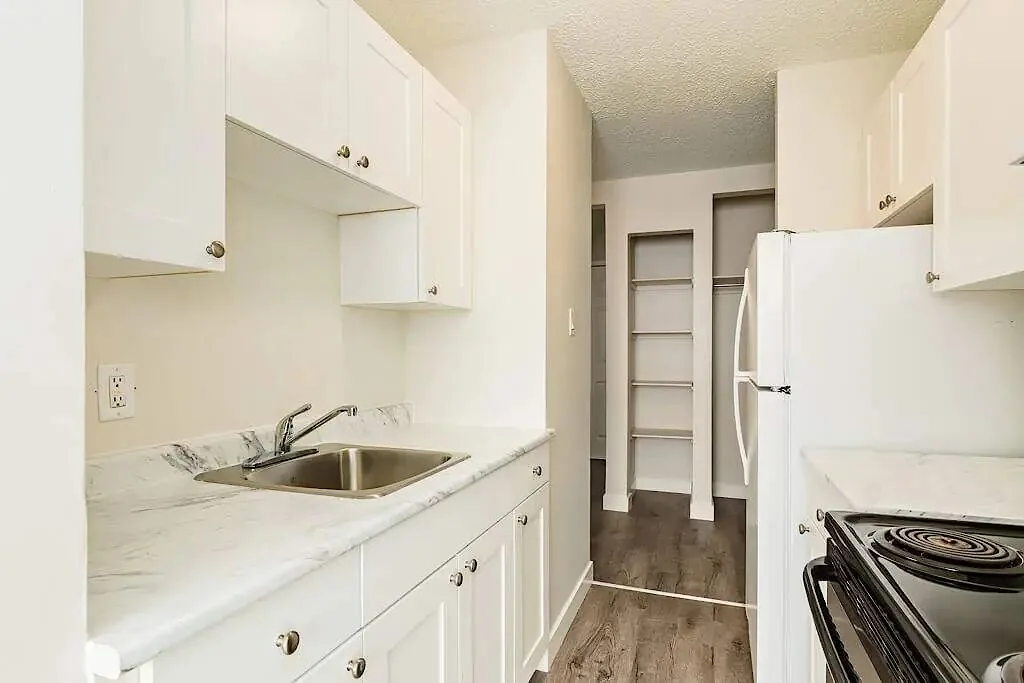 Discover Cavendish Apartments | Spacious and bright living rooms!