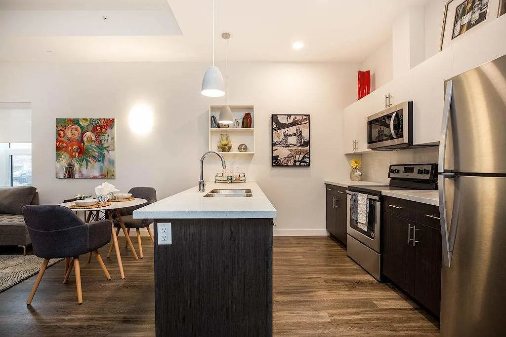 180 Roslyn