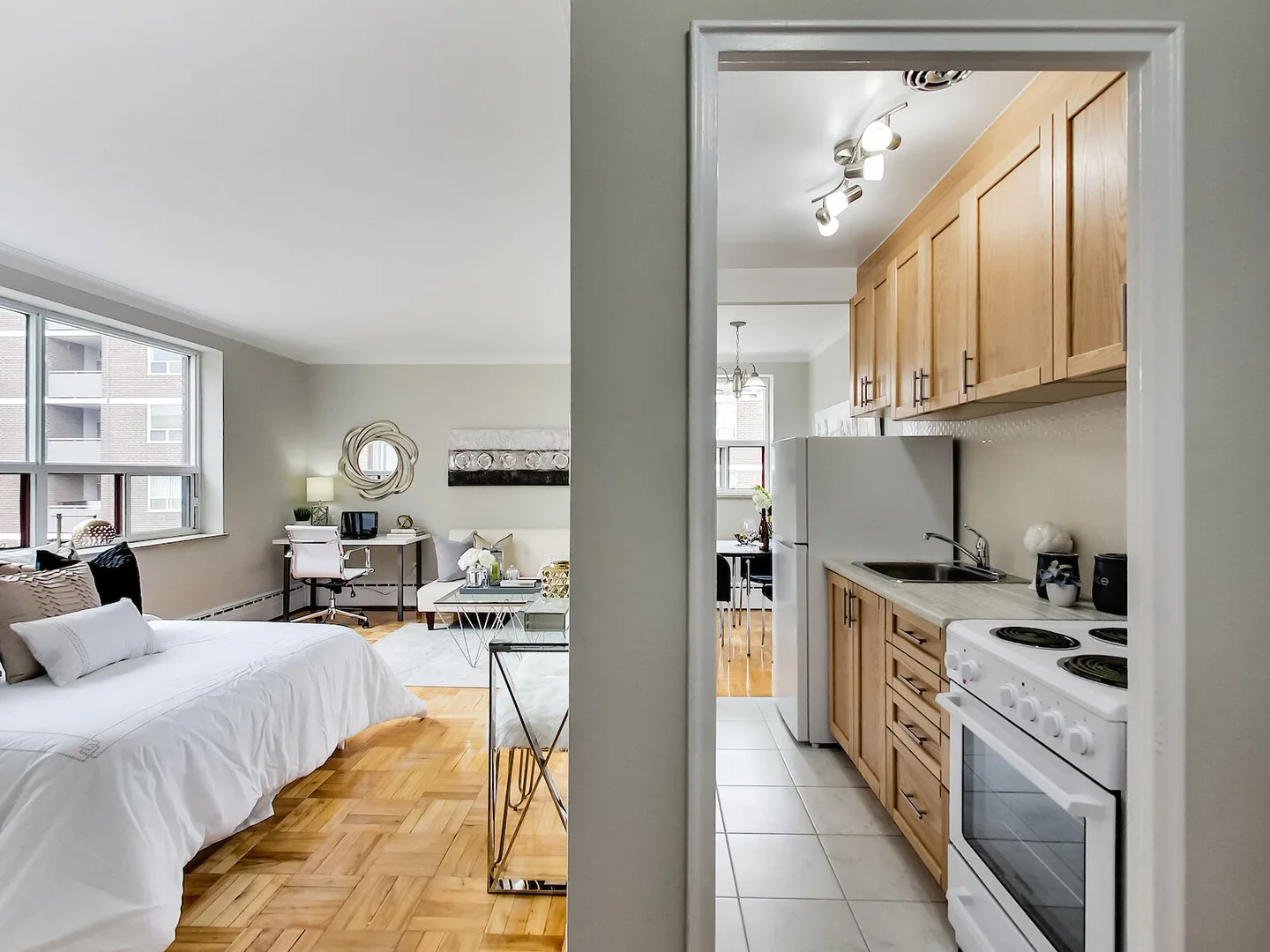 Apartment Rentals Toronto | Eglinton Avenue East | Between Mt. Pleasant Rd. and Bayview Ave.