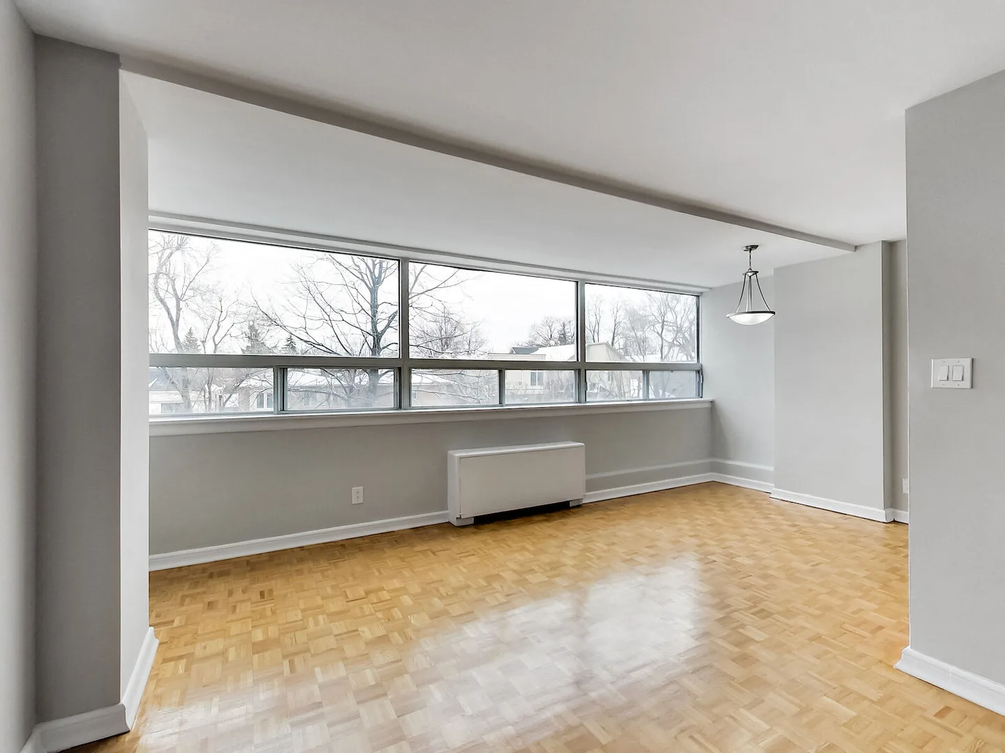Apartment Rentals Toronto | 630 Roselawn | Chaplin Crescent & Roselawn Ave.