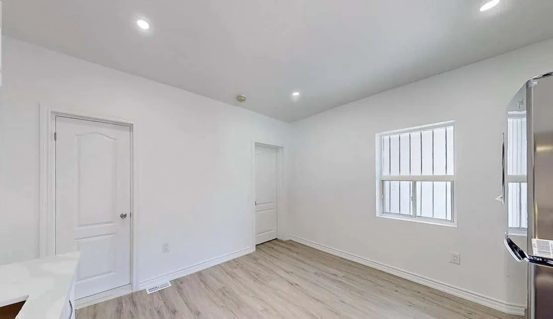 38 Kensington Ave, Toronto, ON