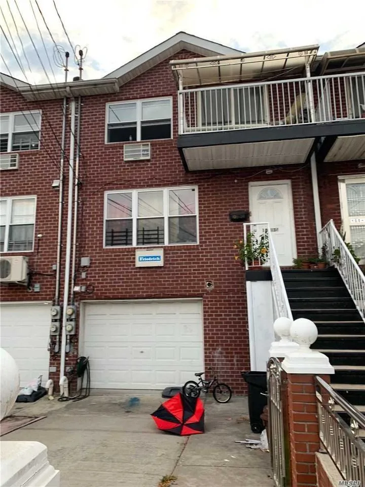 10534 105-34 77 Street, Ozone Park, NY 11417, USA