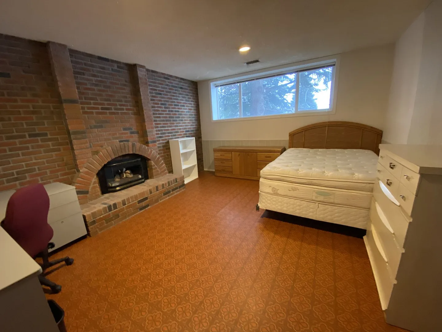 Huge Bedroom, Near UofC and Market Mall