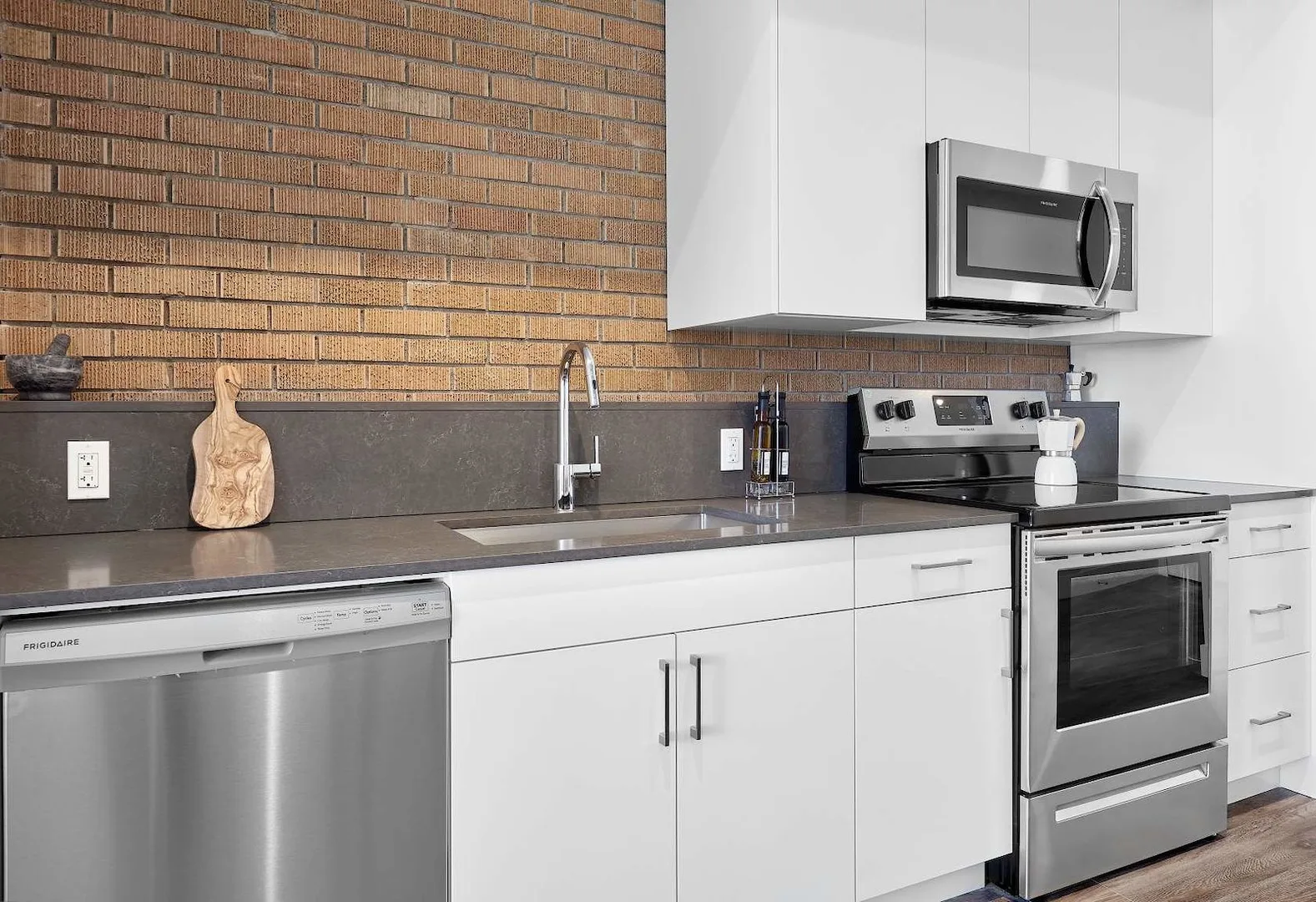 Huge Modern Lofts located in the heart of the government district, 100 House is a residential rental development in the