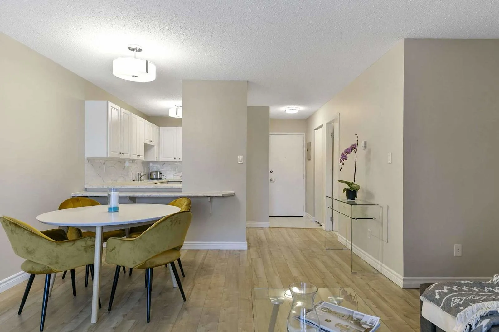 600 sq.ft., elevator, underground parking