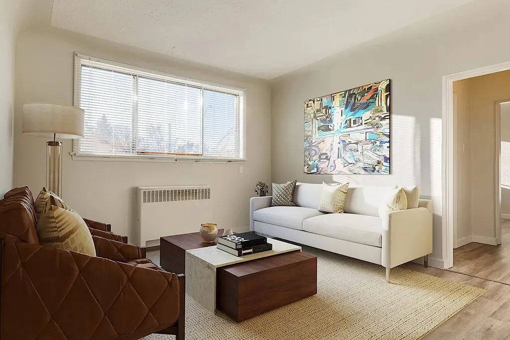 Heat and water included | Spacious and bright living rooms with large windows!