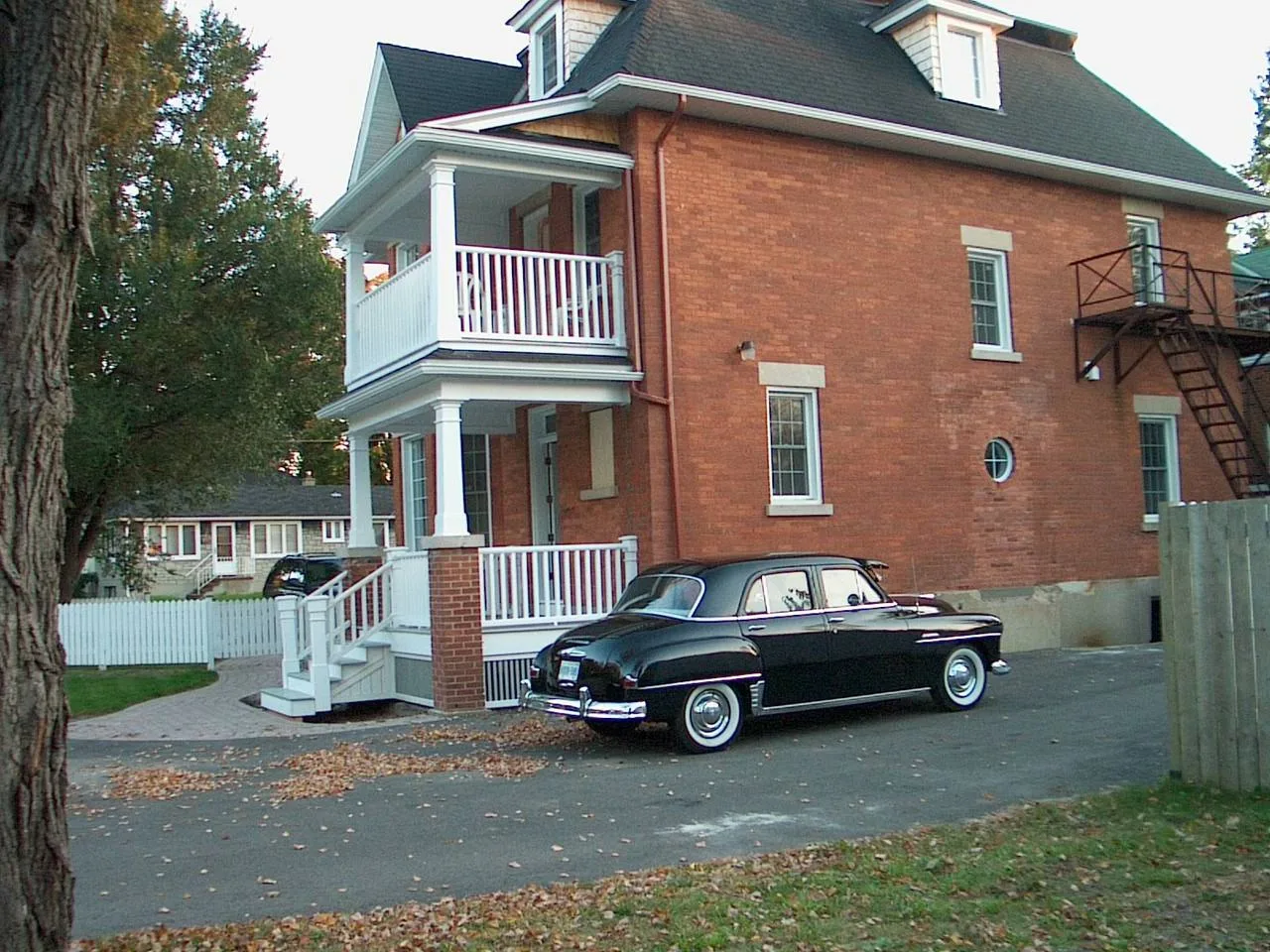 982 Fisher Avenue, Ottawa, ON K1Z 6P4, CA