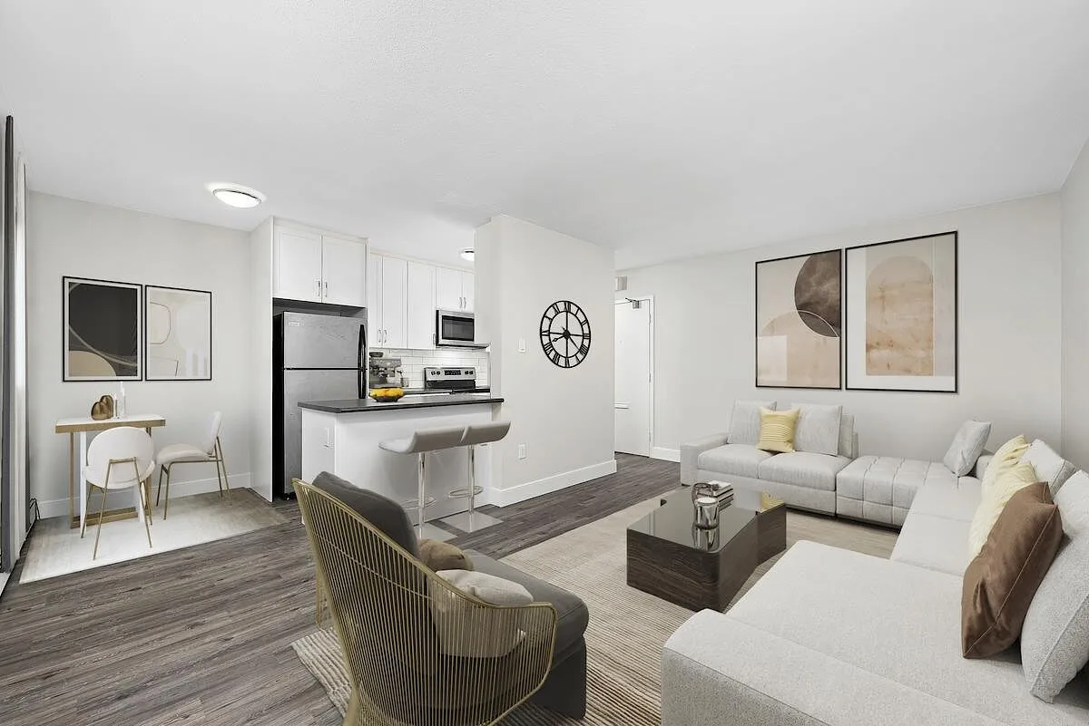 Modern, freshly renovated units on Lake Shore