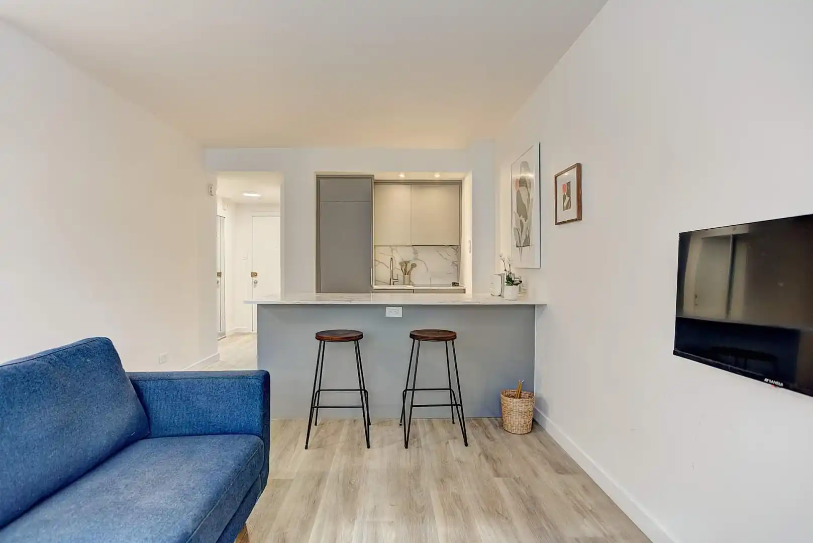 3445 Hutchison
