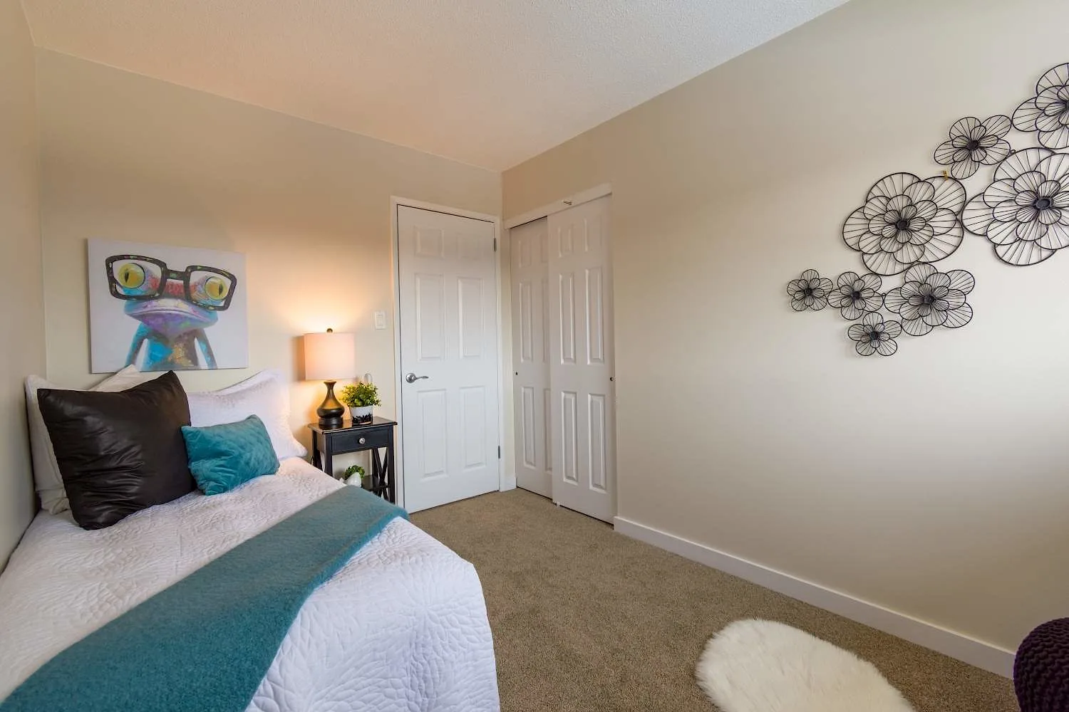 Great Apartment - Townhomes For Rent in North Edmonton | Creston Place