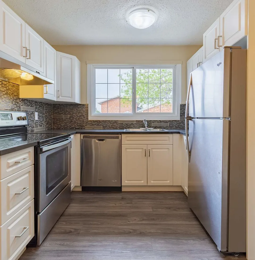 Great Apartment - Townhomes For Rent In South Edmonton | Jamestown Village