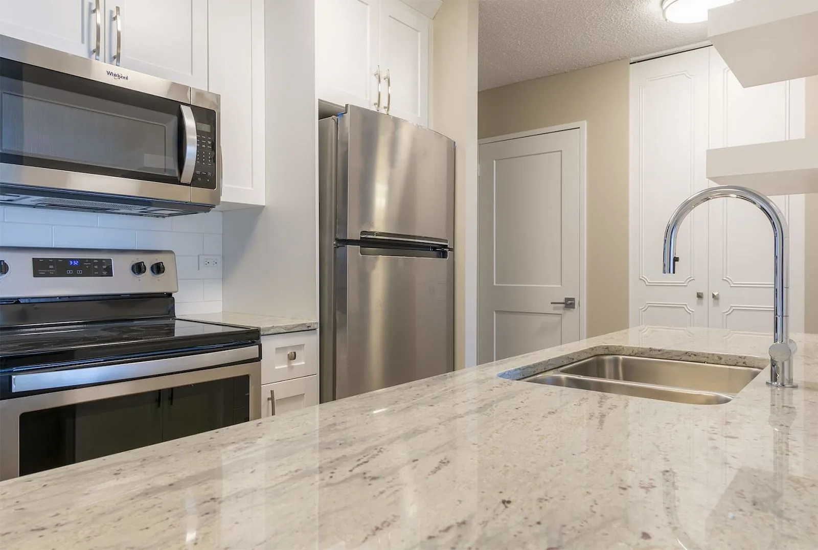 Great Apartment - Apartments For Rent In Downtown Edmonton | The Mayflower
