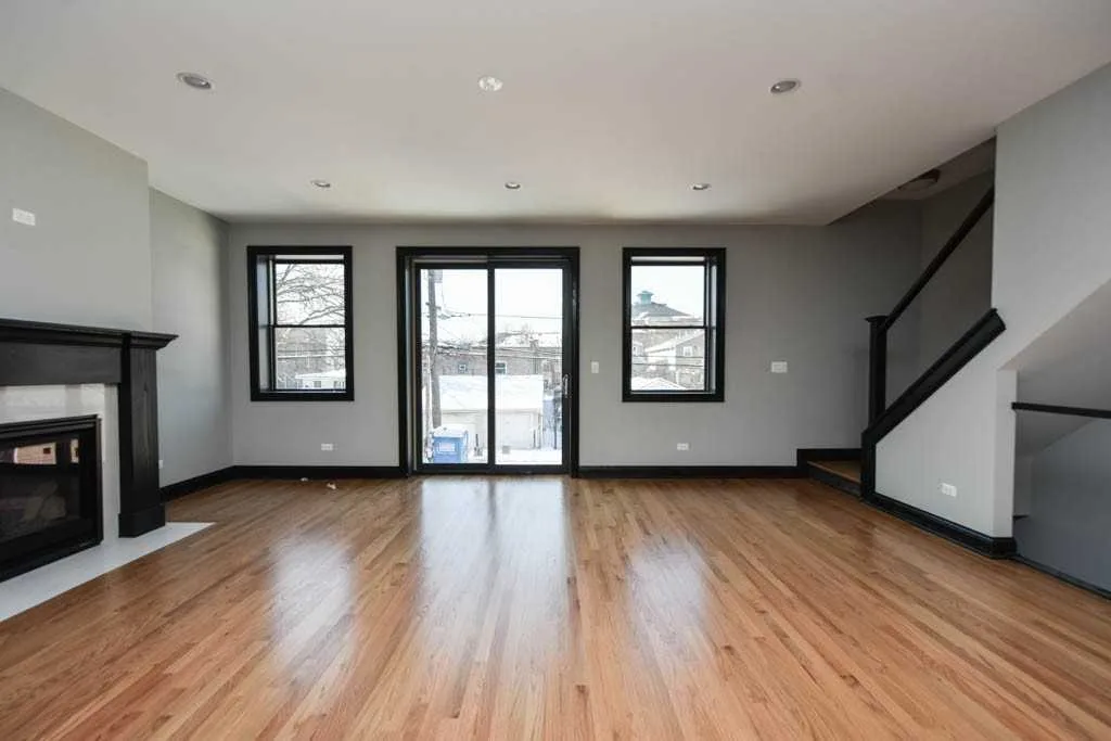 3923 North Ashland Avenue, Chicago, IL 60613, USA