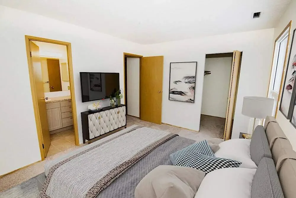 Comfortable, pet-friendly coach homes with modern suites | Book a showing today!