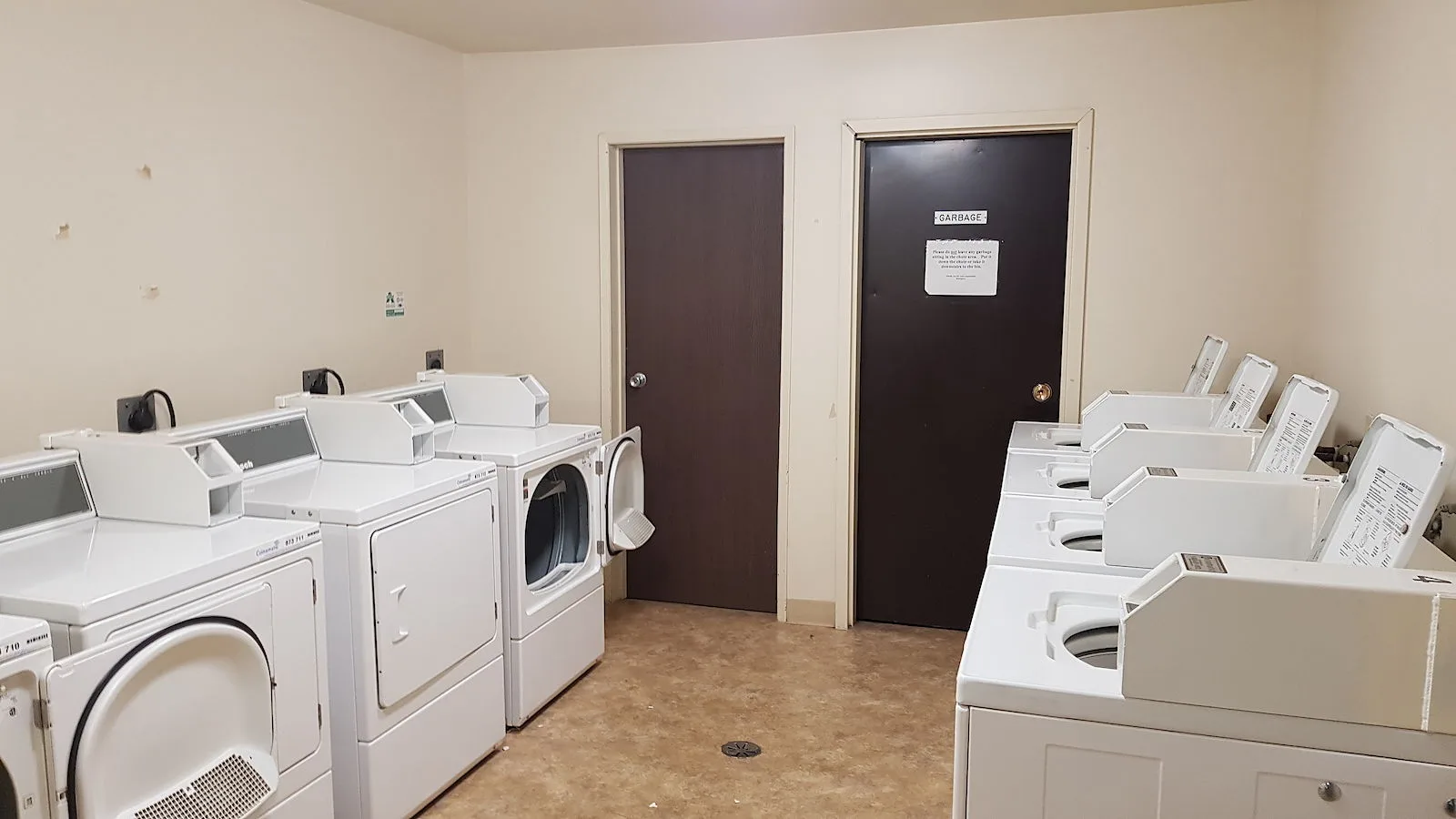 3 Story Walk up Building - 1 beds, 2 beds, & 3 beds- Near Century Park