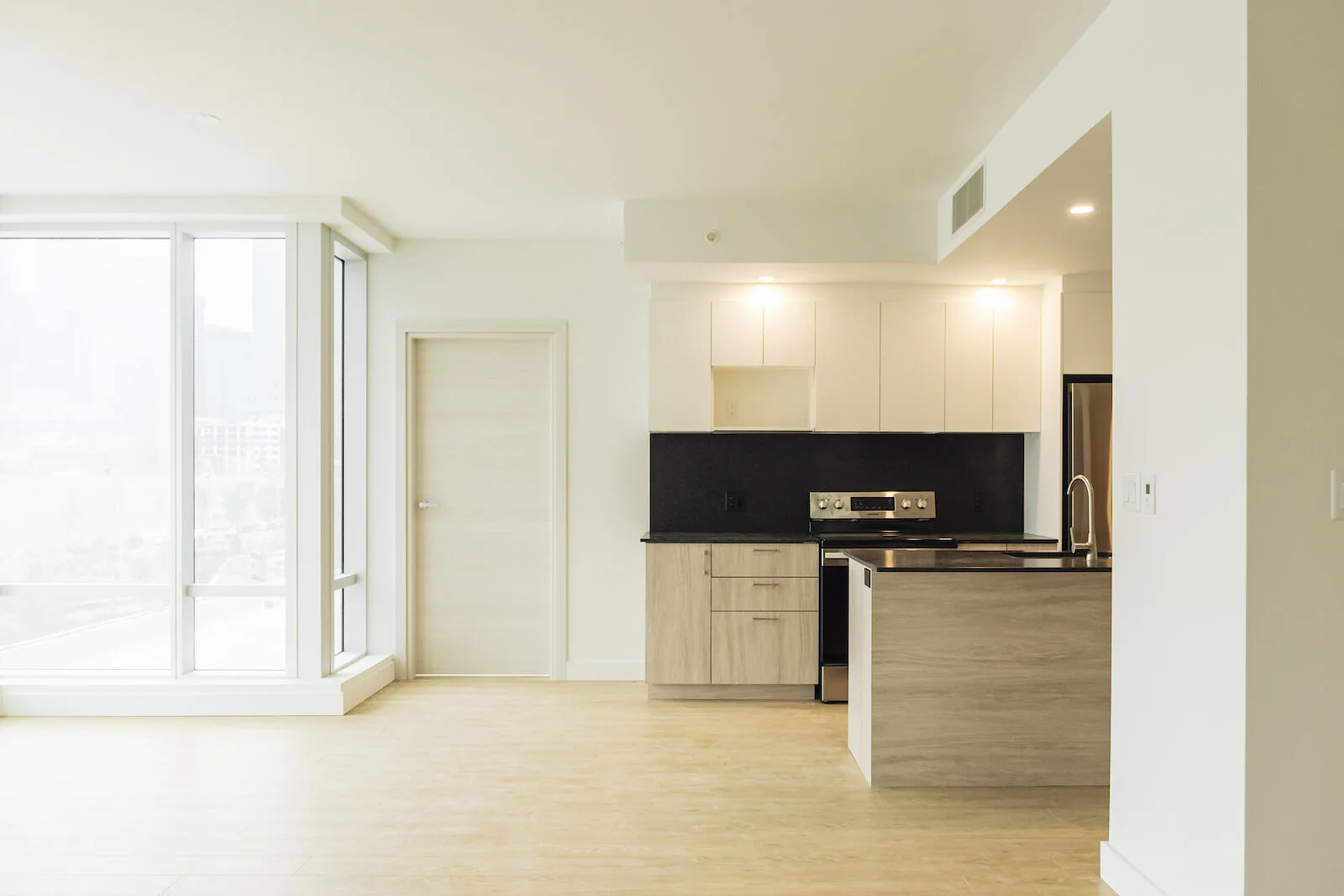 Luxurious high rise apartments located in the Old Port of Montreal