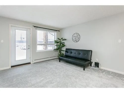Cozy TWO-BEDS TWO-BATHS CONDO in the Hamptons. Nice and safe place in the West.