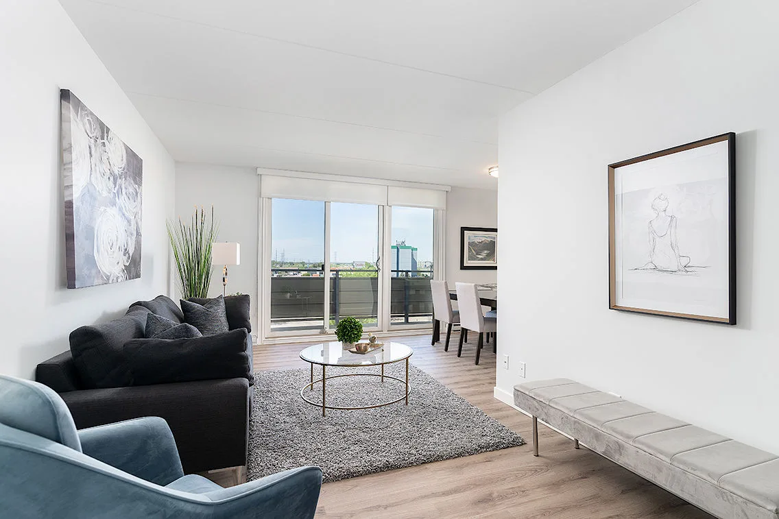 12-Floor Concrete Building in Fort Garry with Spacious 1 + 2 Bedroom Suites.