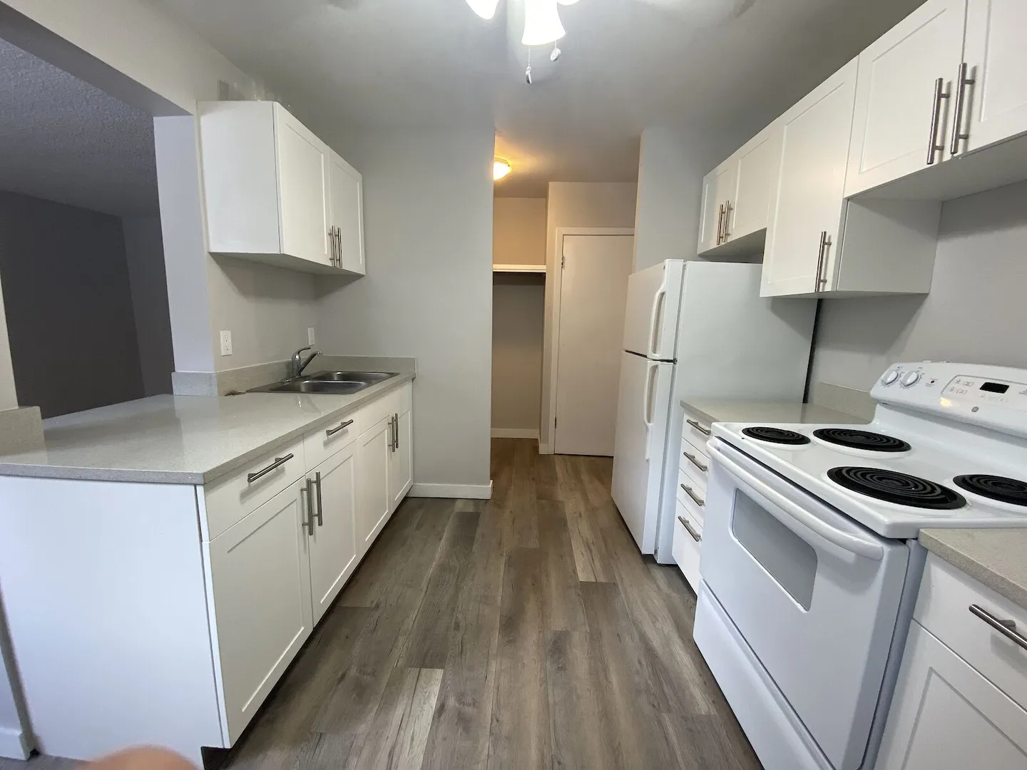 Located in Oliver, this building offers 1 bedroom units close to MacEwan University, as well as the Brewery District.