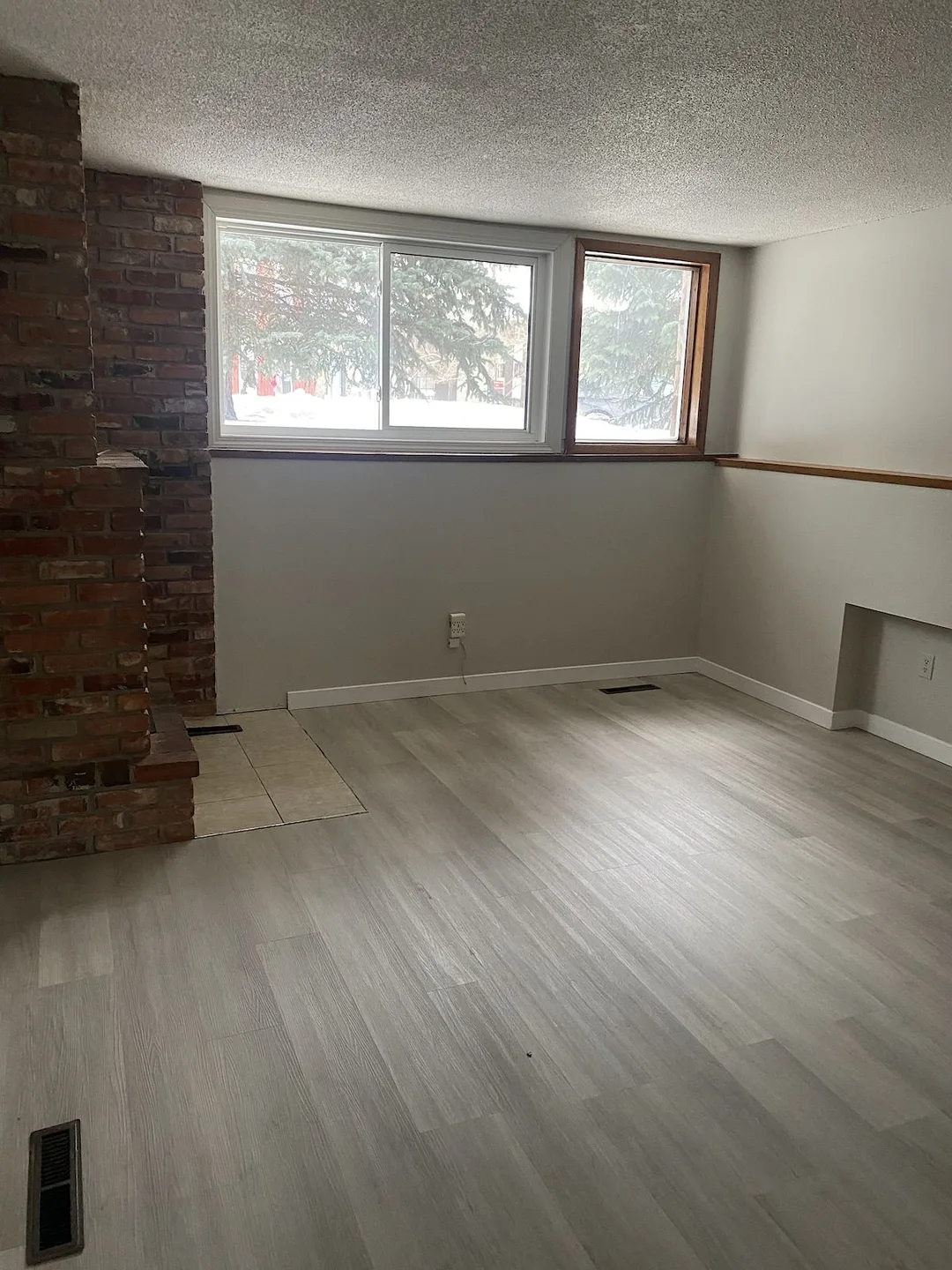 Up Down Duplex In The Beautiful Ottewell community