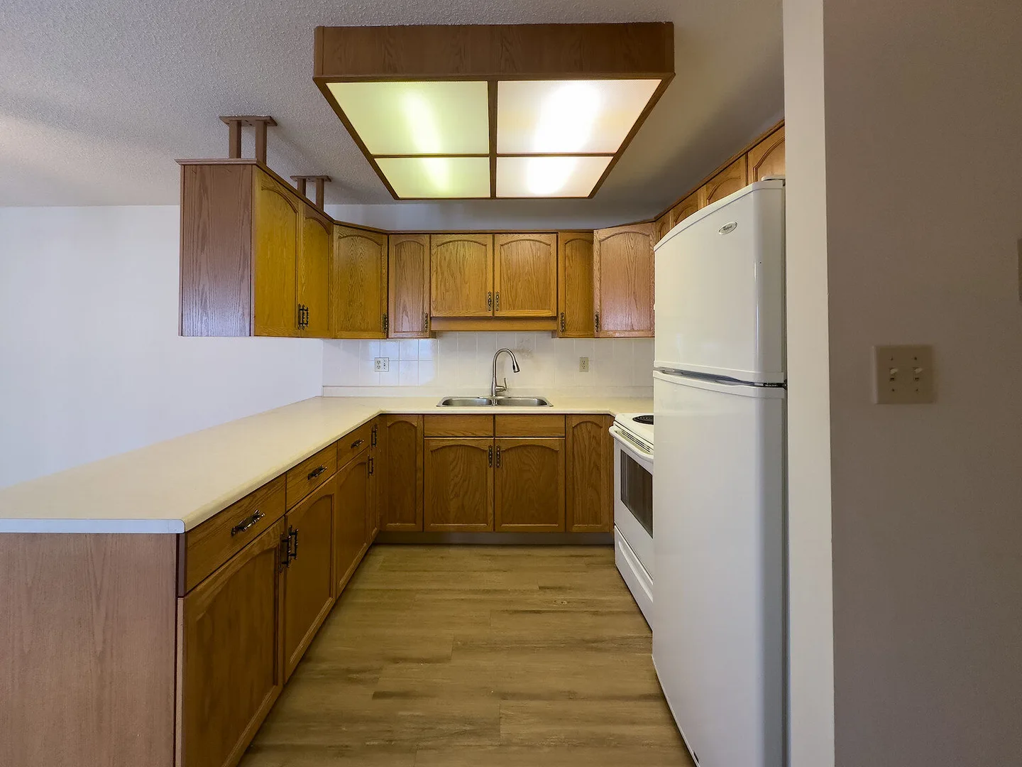 Live at Eben-Eezer II! Huge suites just off Whyte!