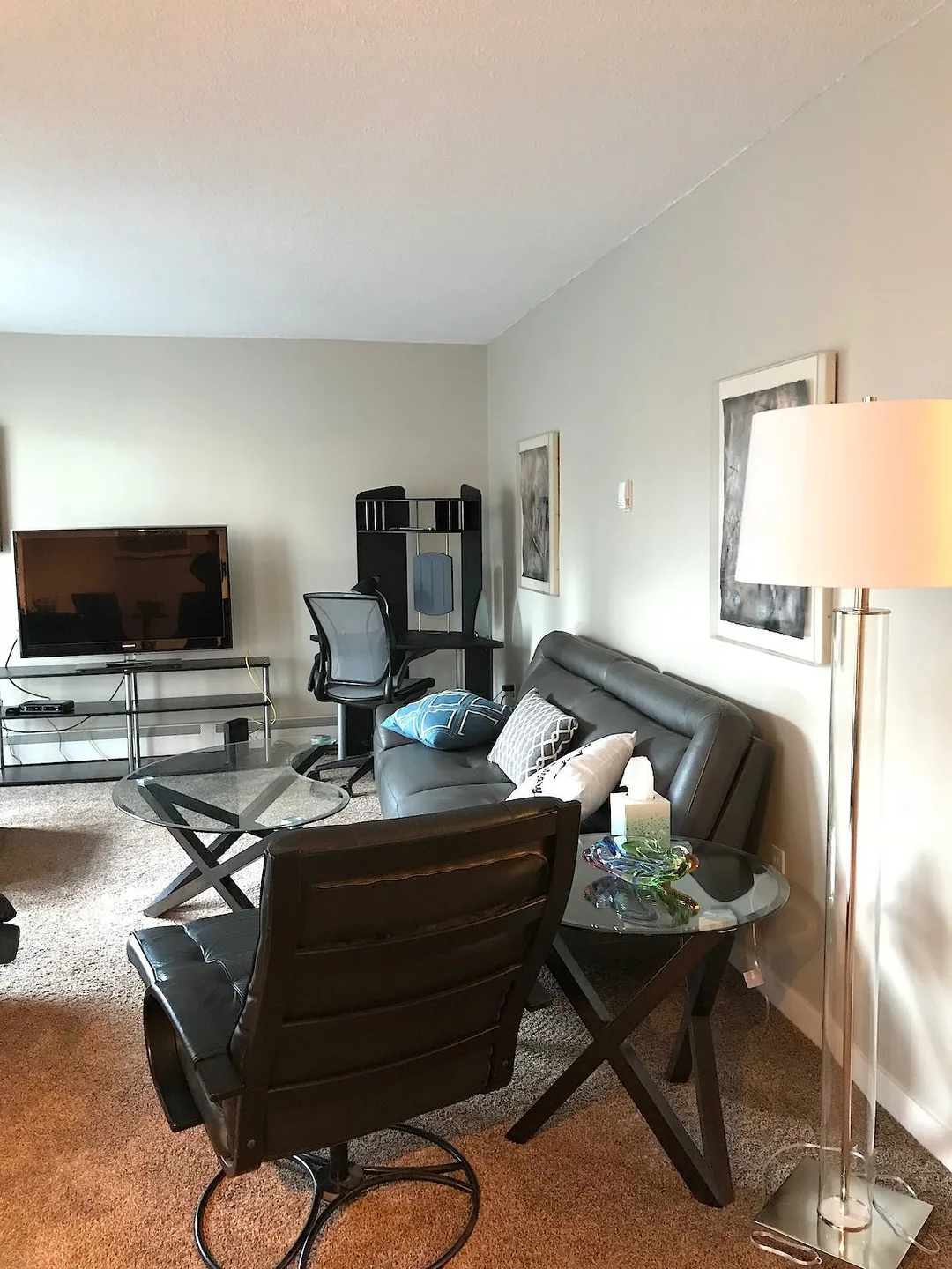 Welcome to 110 & 120 on 25th! Featuring 1 & 2 bedroom suites for rent