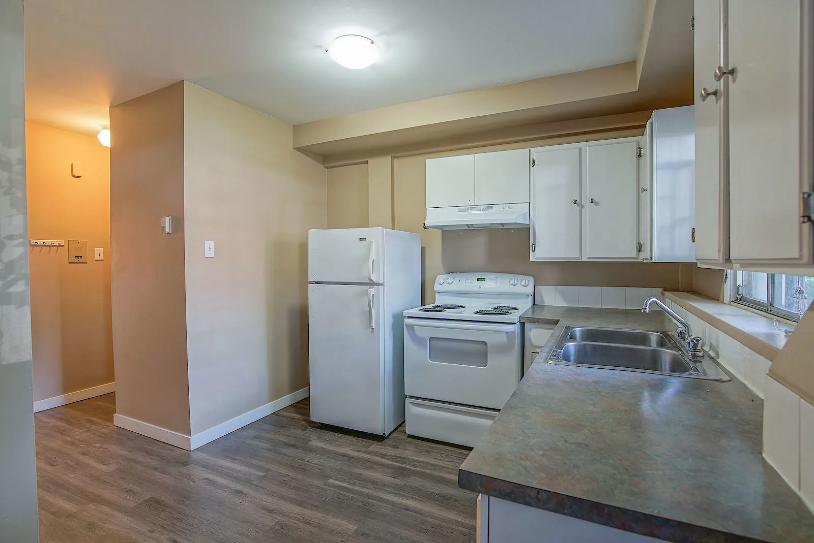 LOWER MOUNT ROYAL - 1 BEDROOM