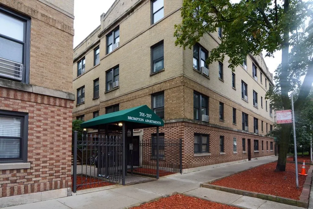 707 W Brompton Ave, Chicago, IL 60657, USA