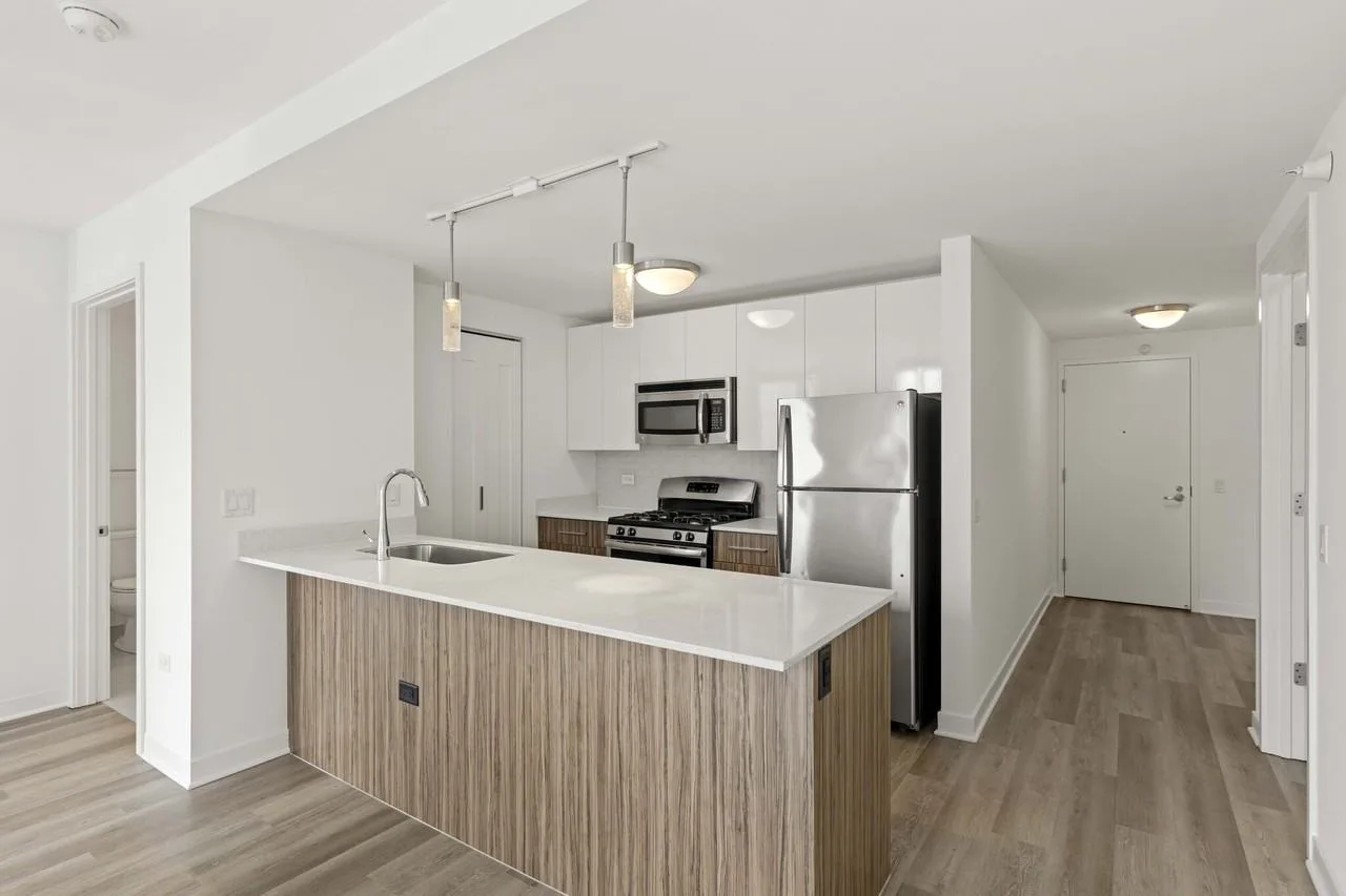 343 W Wolf Point Plz, Chicago, IL 60654, USA