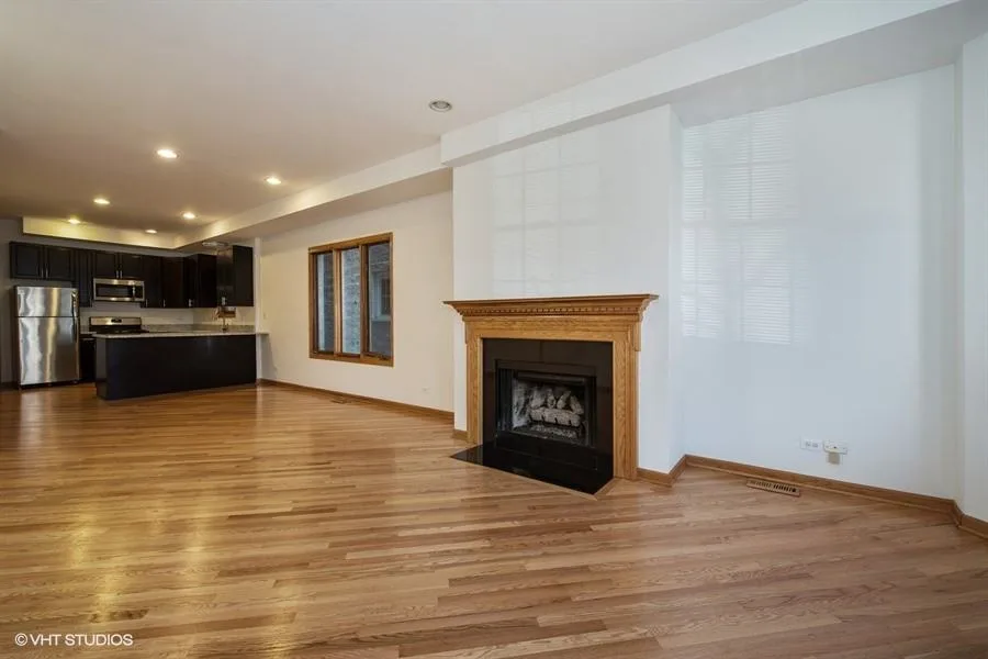 623 W Briar Pl, Chicago, IL 60657, USA
