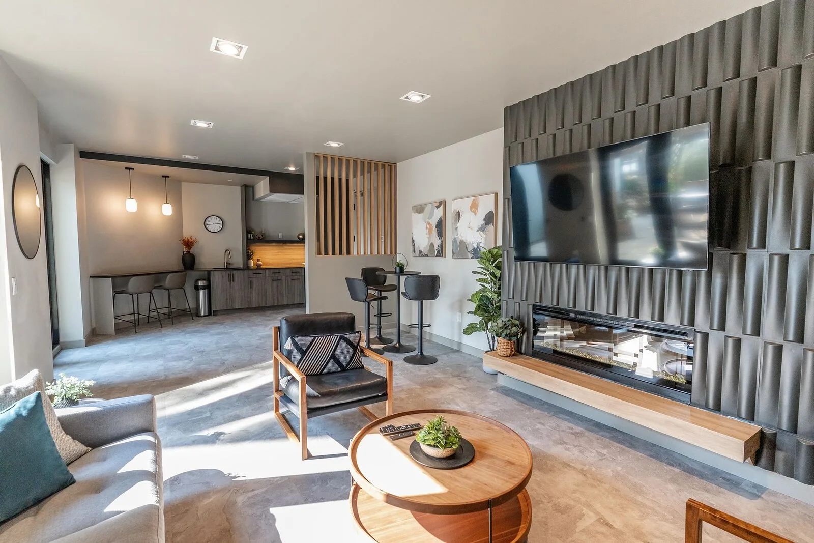 Modern, Luxury 1 & 2 Bedroom Suites and Loft-Style Apartments!