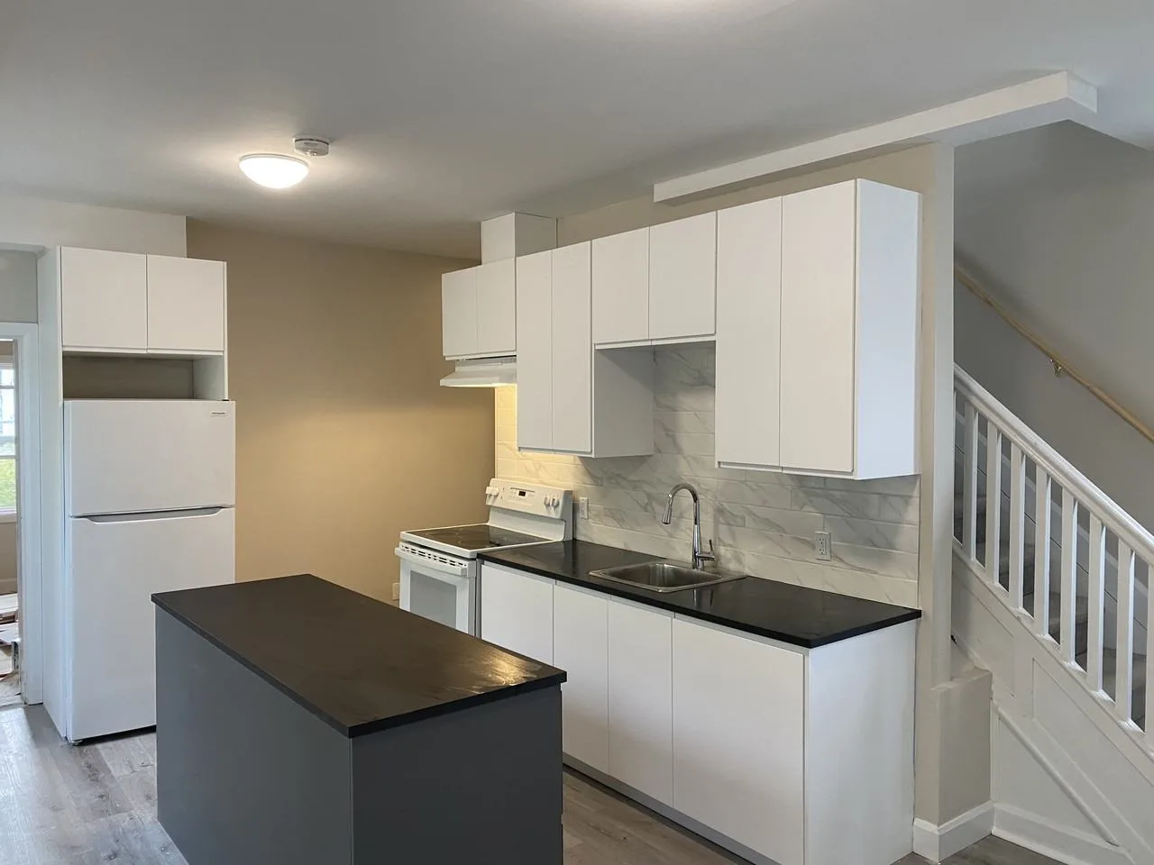 250 Russell Avenue, Ottawa, ON K1N 7X5, CA
