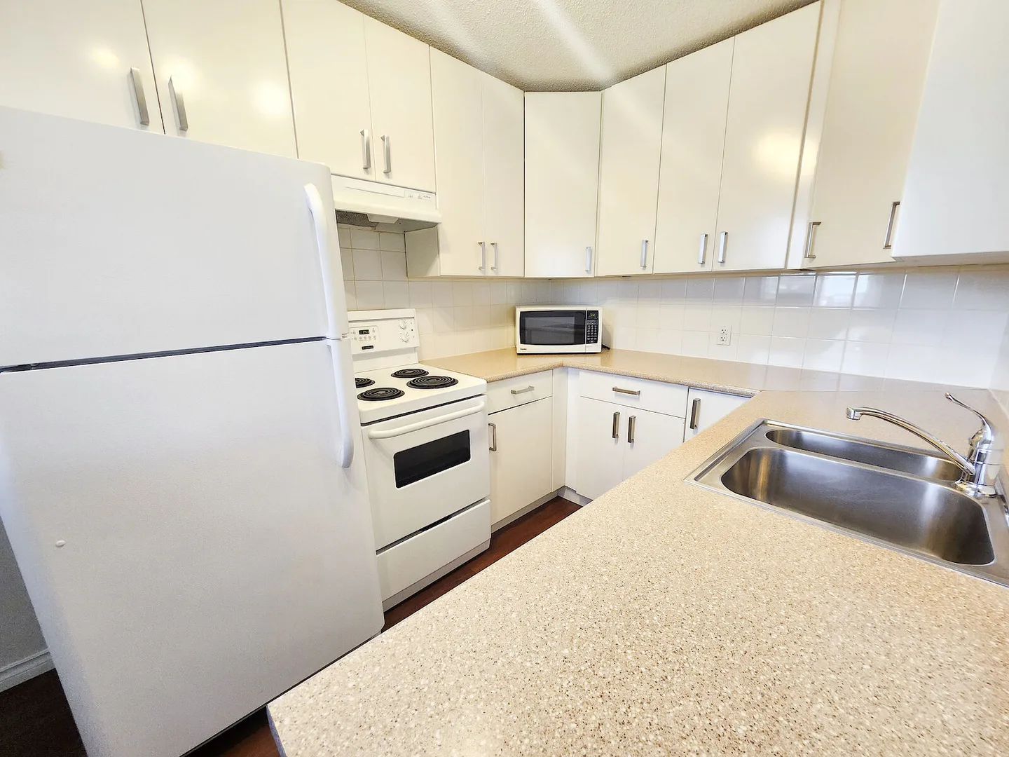 HIGHLAND PARK, Spacious 1 Bedroom