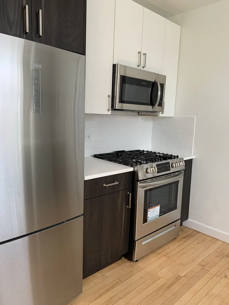 3054-58 N Kolmar Ave/4539-53 W. Barry