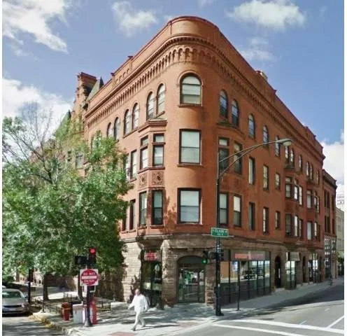 2300 N Clark