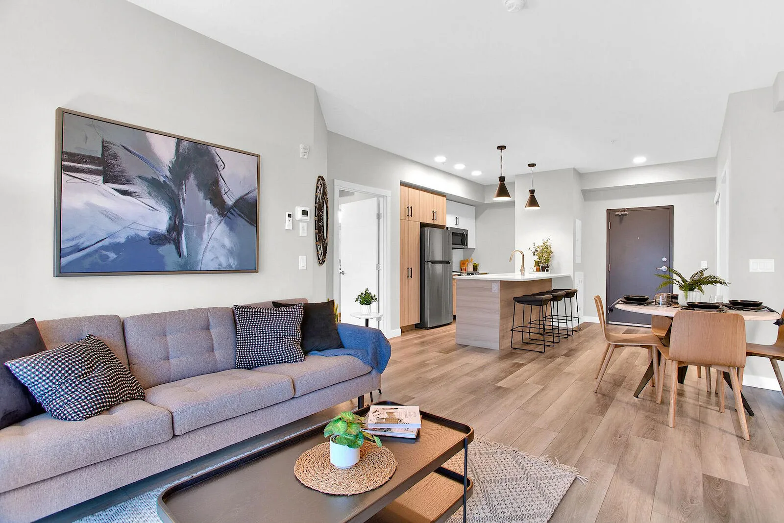 Enjoy luxury living in the heart of Brentwood!