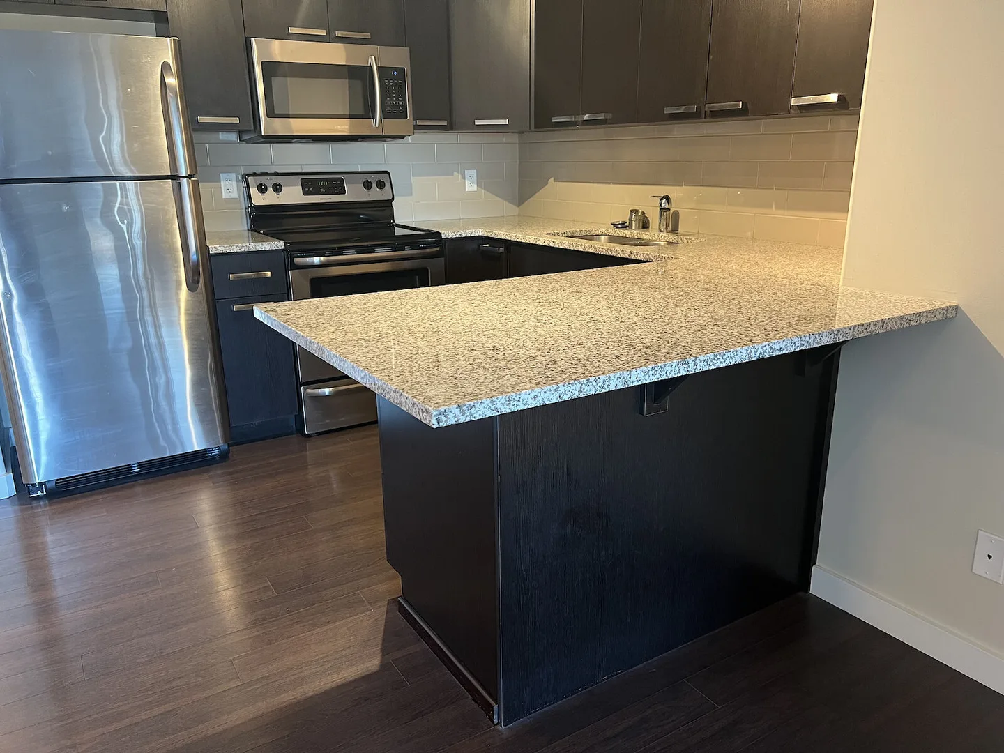 1+DEN CONDO WITH PARKING STALL UPSCALE FEATURES, MINT CONDITION!