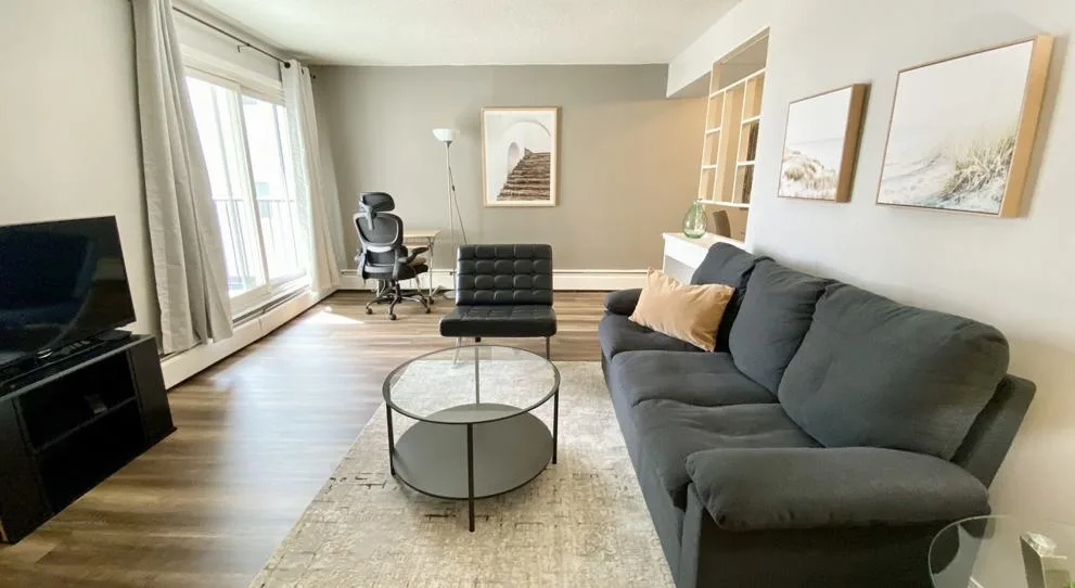 103 St Nw #E, Edmonton, AB T5H None, CAN