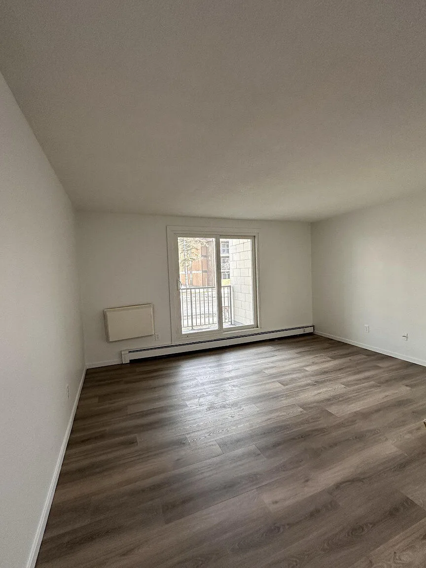 Cozy apartments near University of Manitoba.