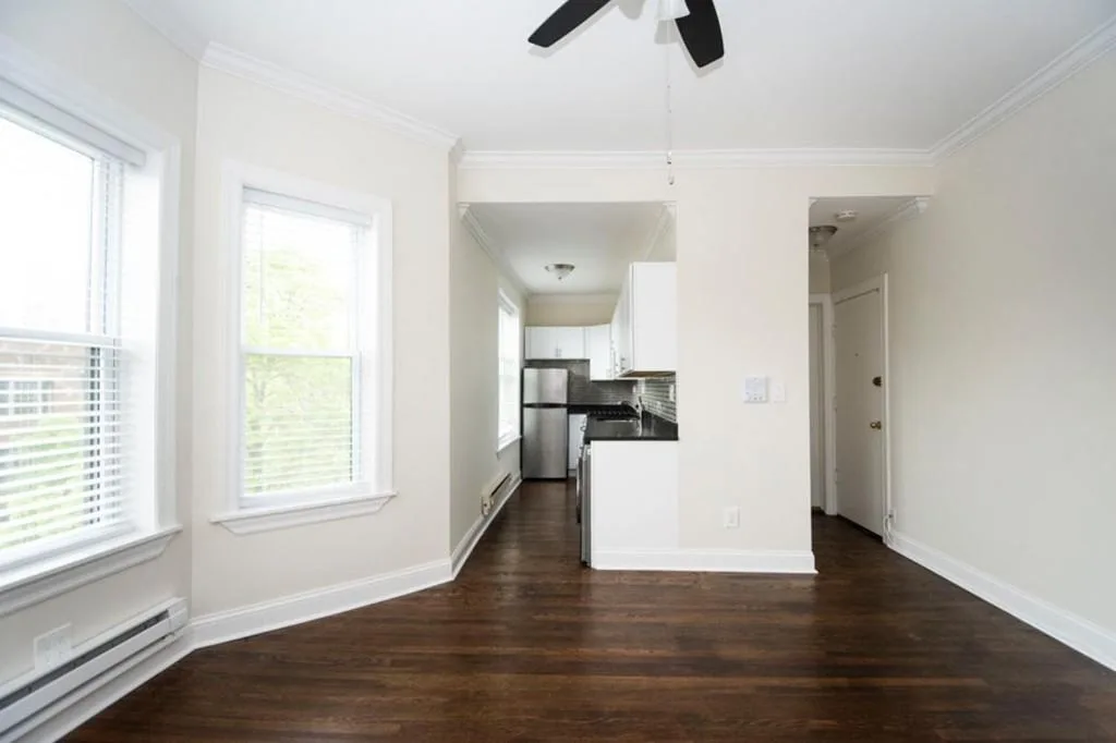 915 West Waveland Avenue, Chicago, IL 60613, US