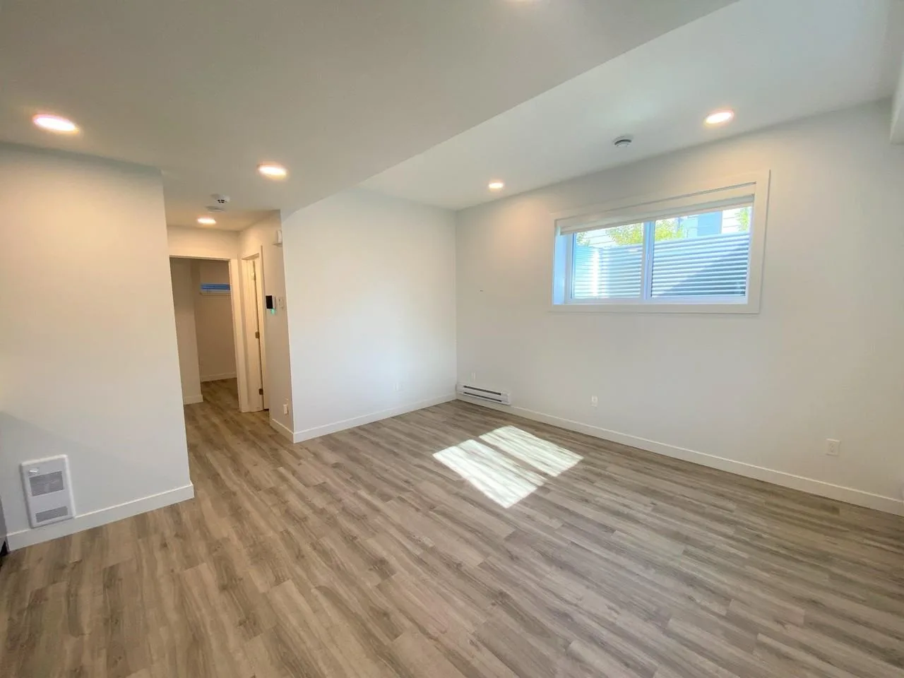 9905 B - 9905 151 St, Edmonton, AB T5P 1T2, CAN