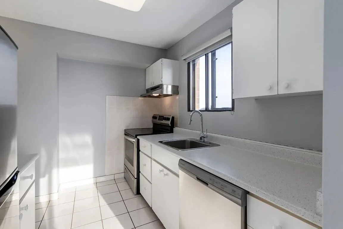 Modern apartments overlooking the Glenmore Reservoir | Amenities include gym, pool and more!
