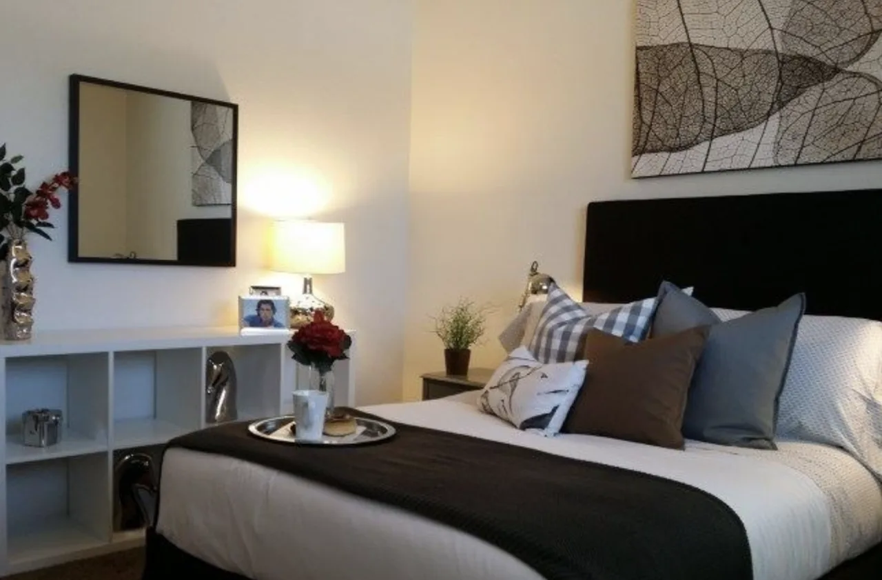 S&T Plaza Apartments