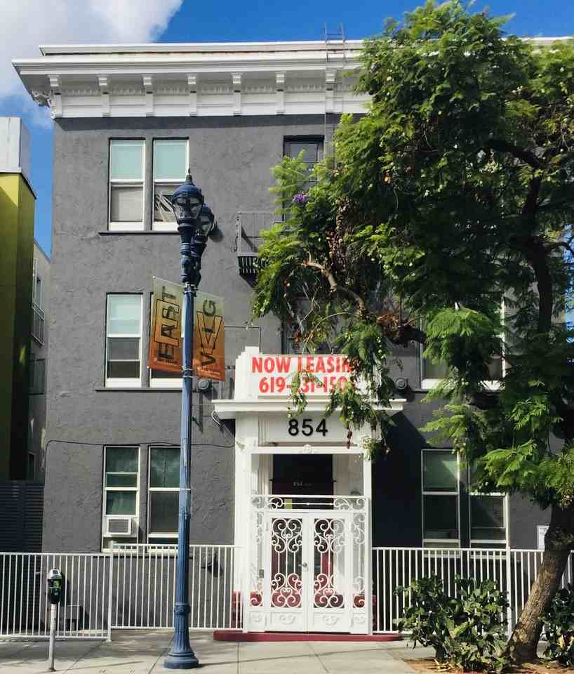 854 Tenth Avenue Apartments